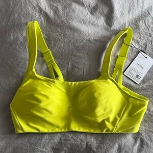 KNIX Engage Medium Impact Bra - Citron 
BNWT
Size M